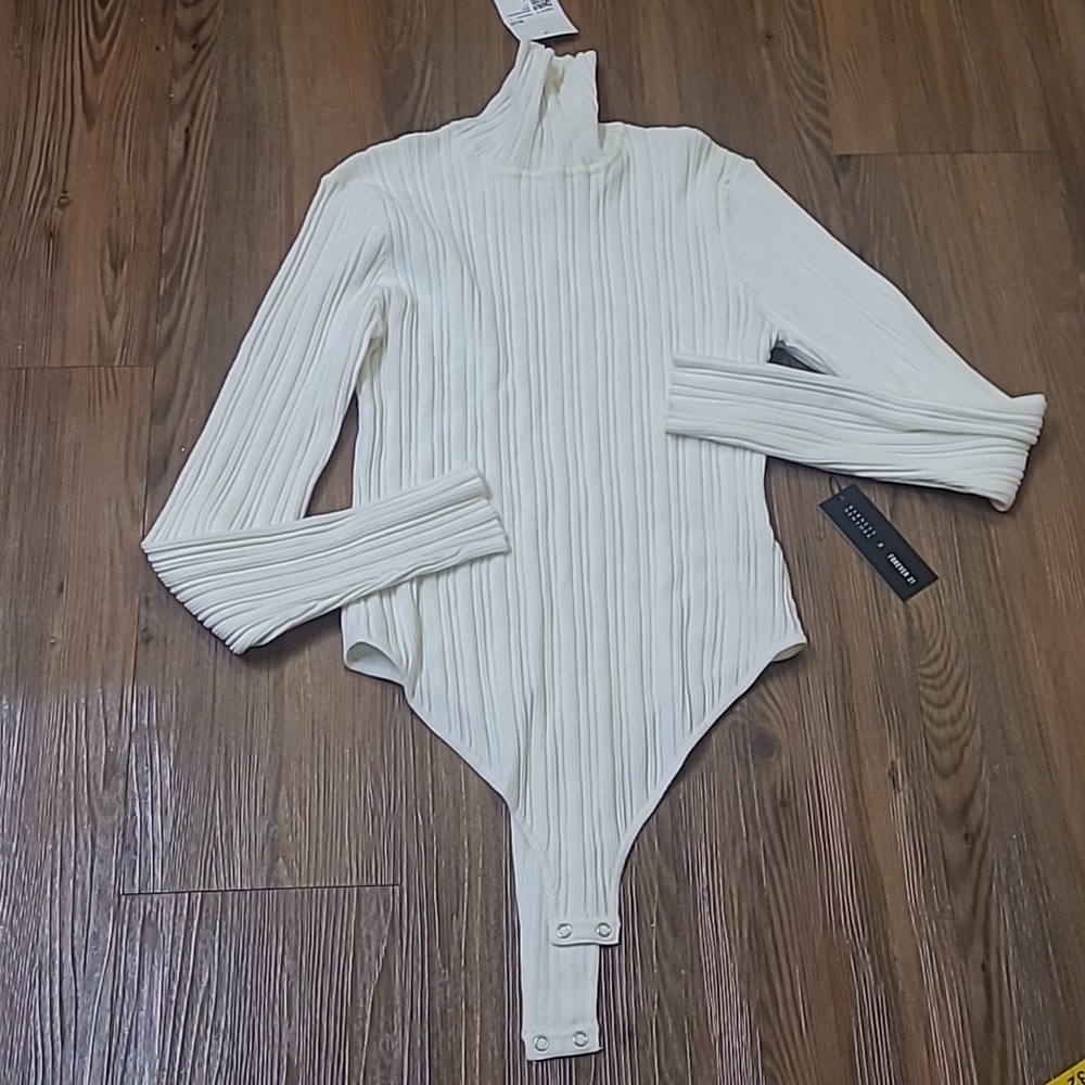 White Ribbed Turtleneck Bodysuit‎